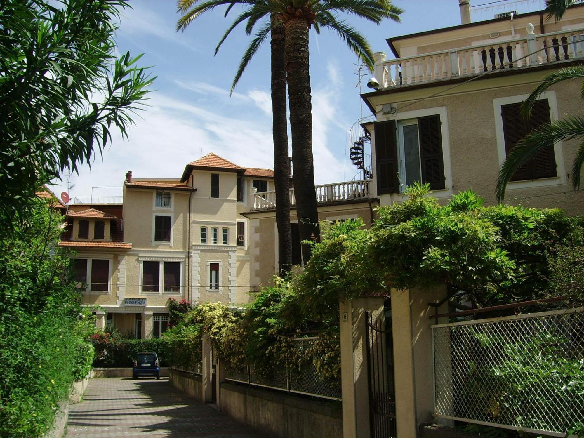 Hotel Fiorenza & Banksia Meuble Alassio Exterior photo