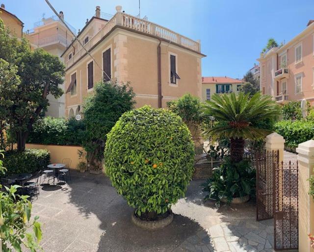 Hotel Fiorenza & Banksia Meuble Alassio Exterior photo